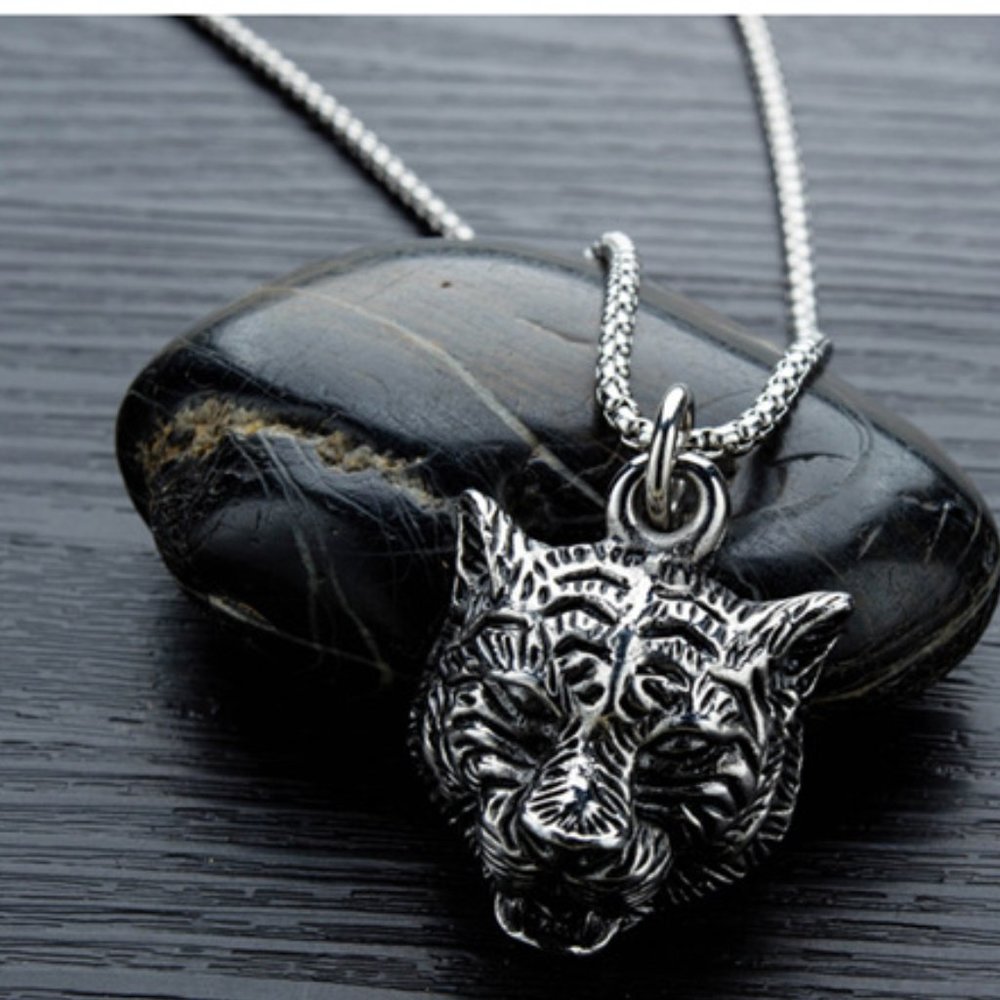 men's tiger head necklace - Picture 3 of 3